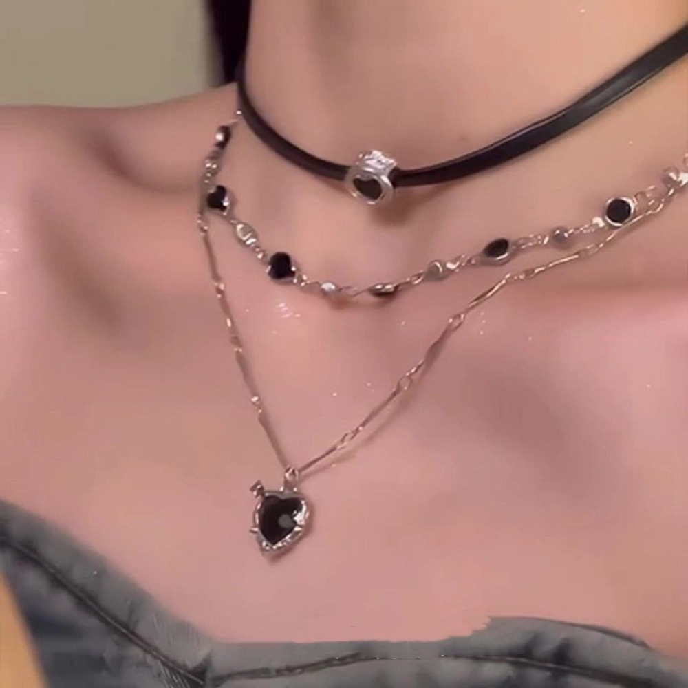 Layered Pendant Necklace Aesthetic - Y2K Gothic Love Heart Pendant Necklace
