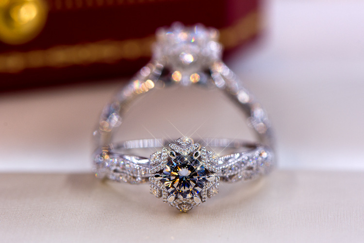 Hollow Flower Star S925 Sterli - Moissanite Engagement Ring 1 Carat 评论和价格