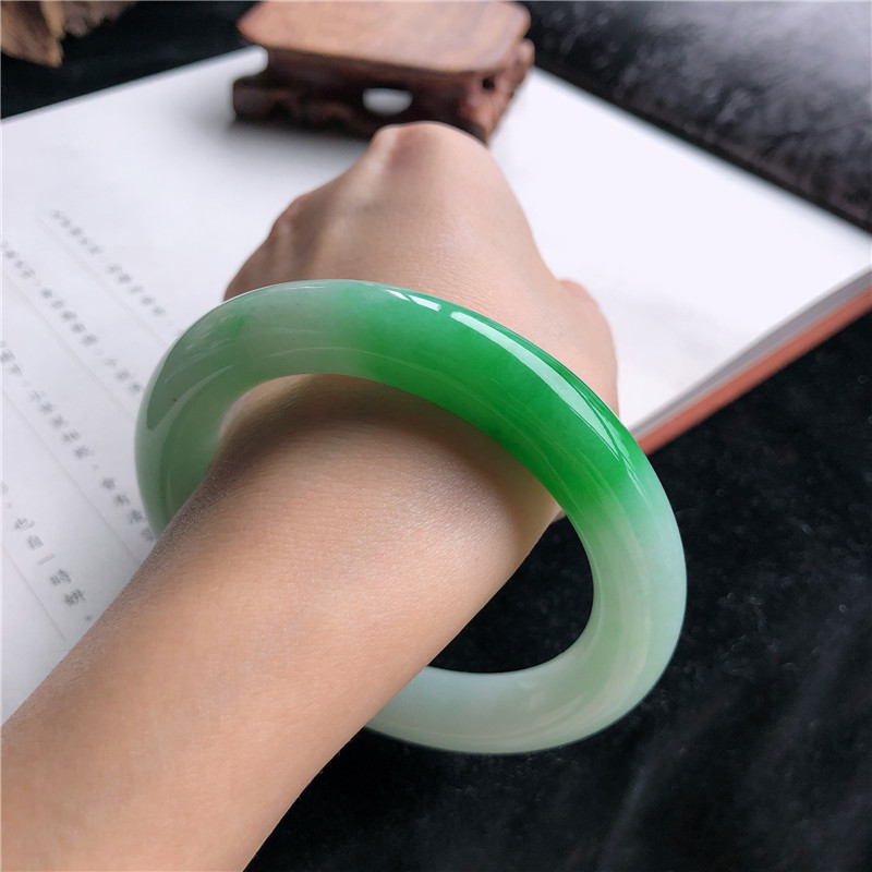 Natural Burmese Jadeite Bracel - Bracelets 评论和价格