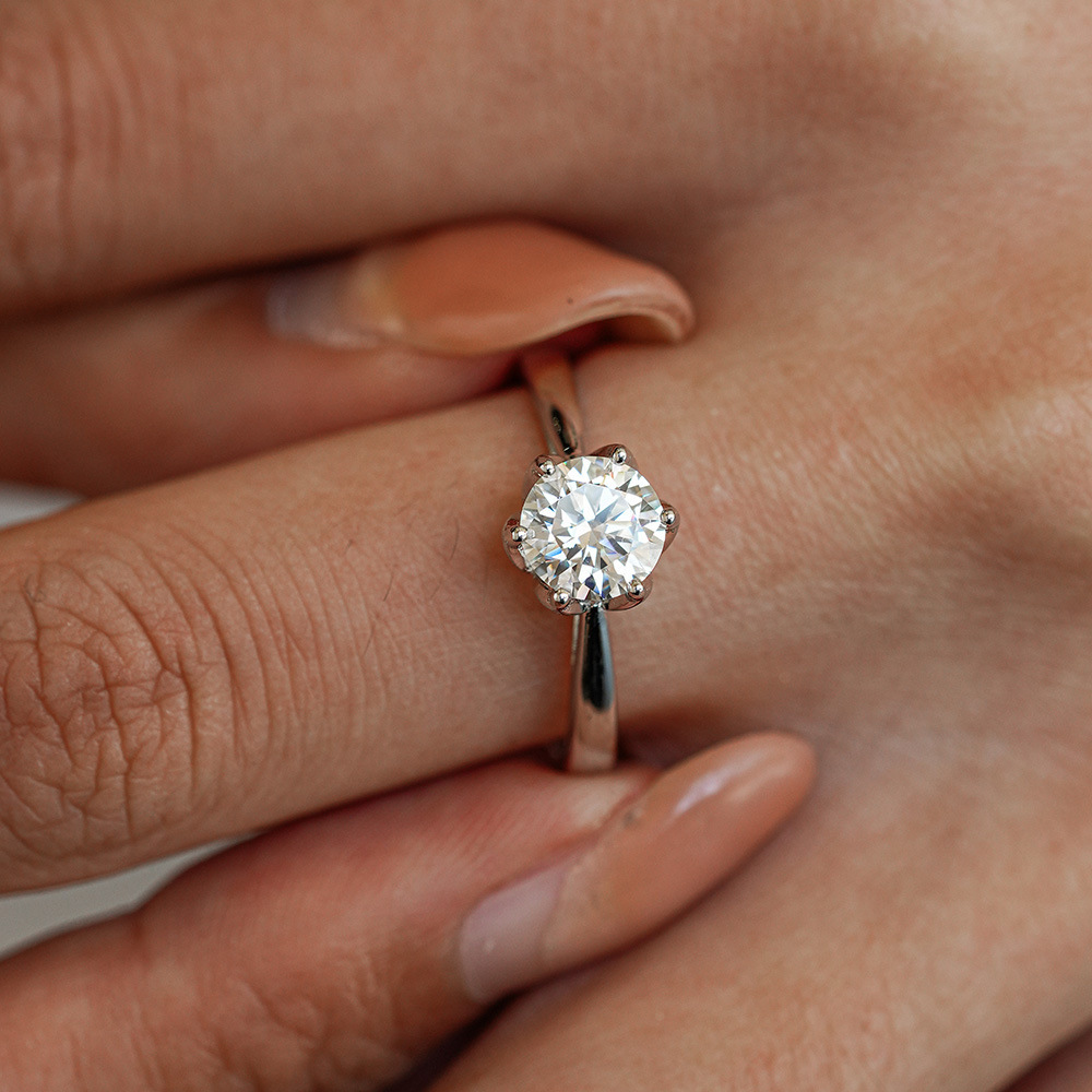 JoyceJelly Classic Six-Claw Mo - Moissanite Engagement Ring 1 Carat 评论和价格