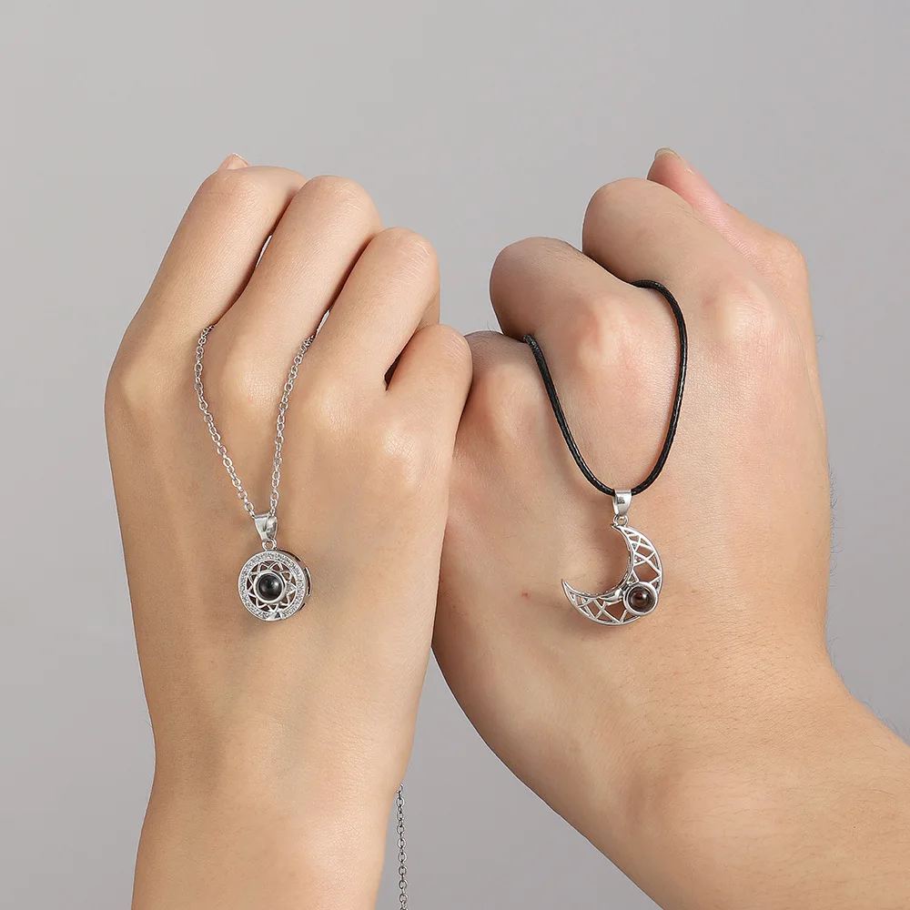 2PCS Magnetic Couple Matching  - Magnetic Couple Matching Necklaces 评论和价格