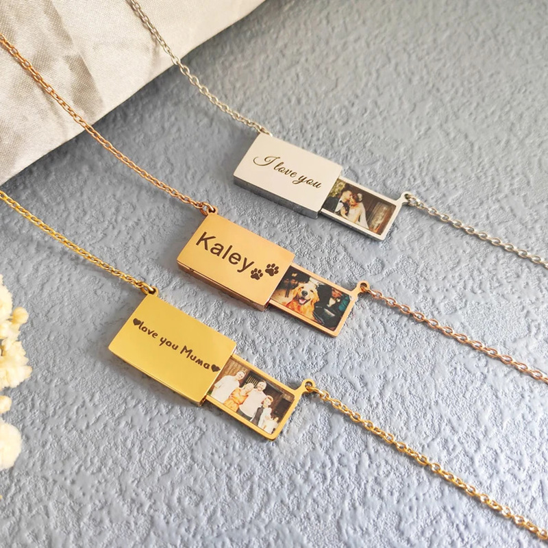 Personalized Stainless Steel P - Heart Locket Necklace Photo 评论和价格