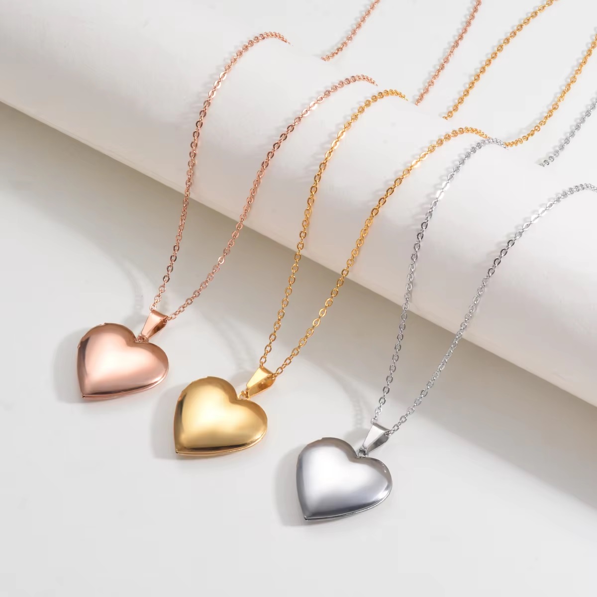 Custom Personalized Heart Birt - Heart Locket Necklace Photo 评论和价格