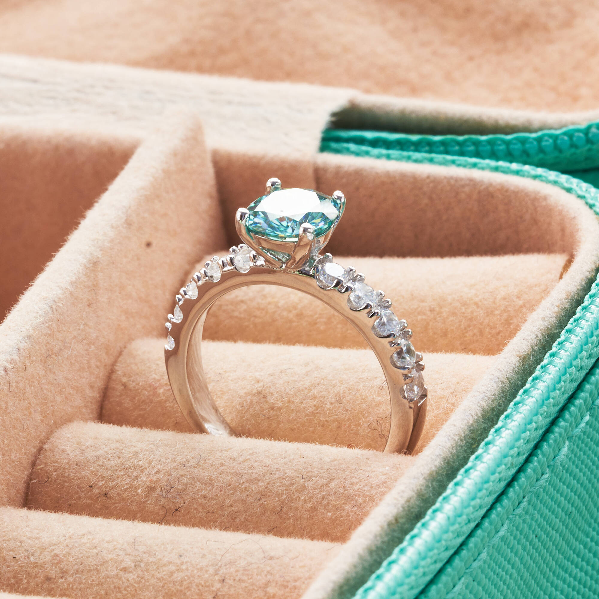 Classic 1 Carat Blue Color Moi - Moissanite Engagement Ring 1 Carat 评论和价格
