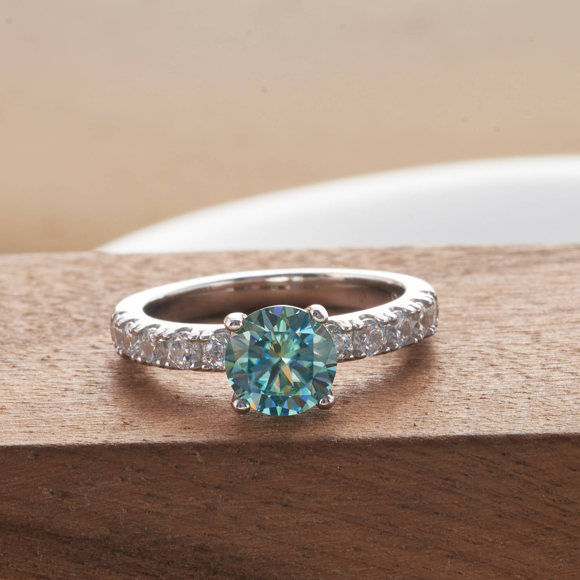 Classic 1 Carat Blue Color Moi - Moissanite Engagement Ring 1 Carat 评论和价格